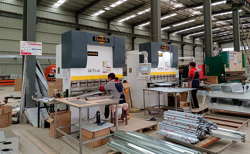 国产在线视视频有精品空气净化设备生产车间